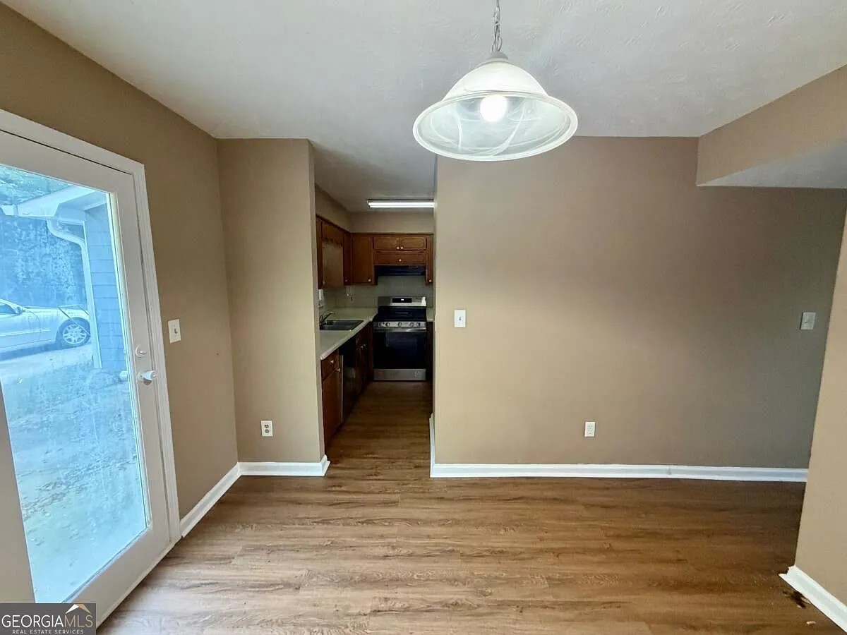 2 bed, 2.5 bath, $1,400 — Photo 4