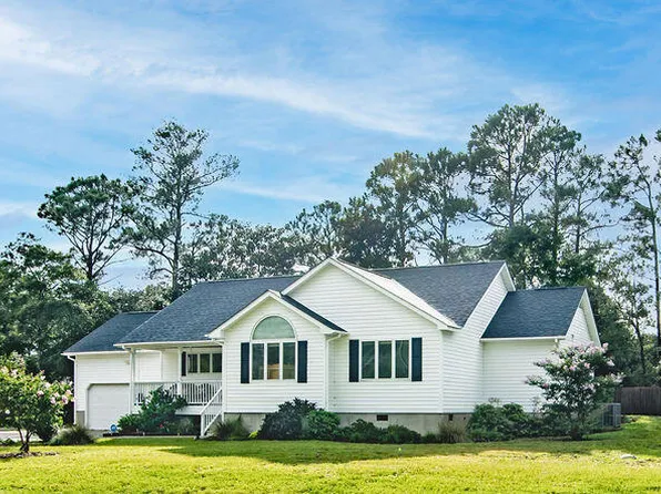 120 Robin Cresent Circle, Cape Carteret, NC 28584