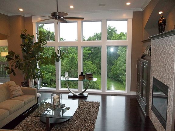 Spacious Living Room : 12 foot ceilings w/gas fireplace, hardwood floors and breathtaking views.