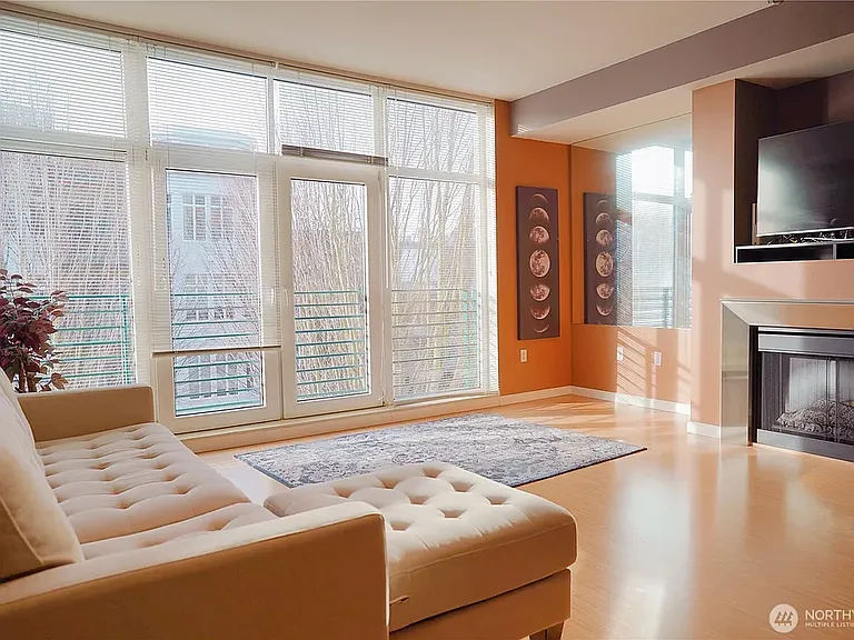 17 W Mercer St #207 — Photo 22