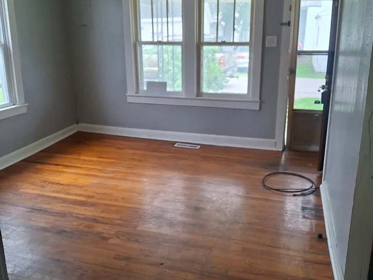 616 E Front St — Photo 4
