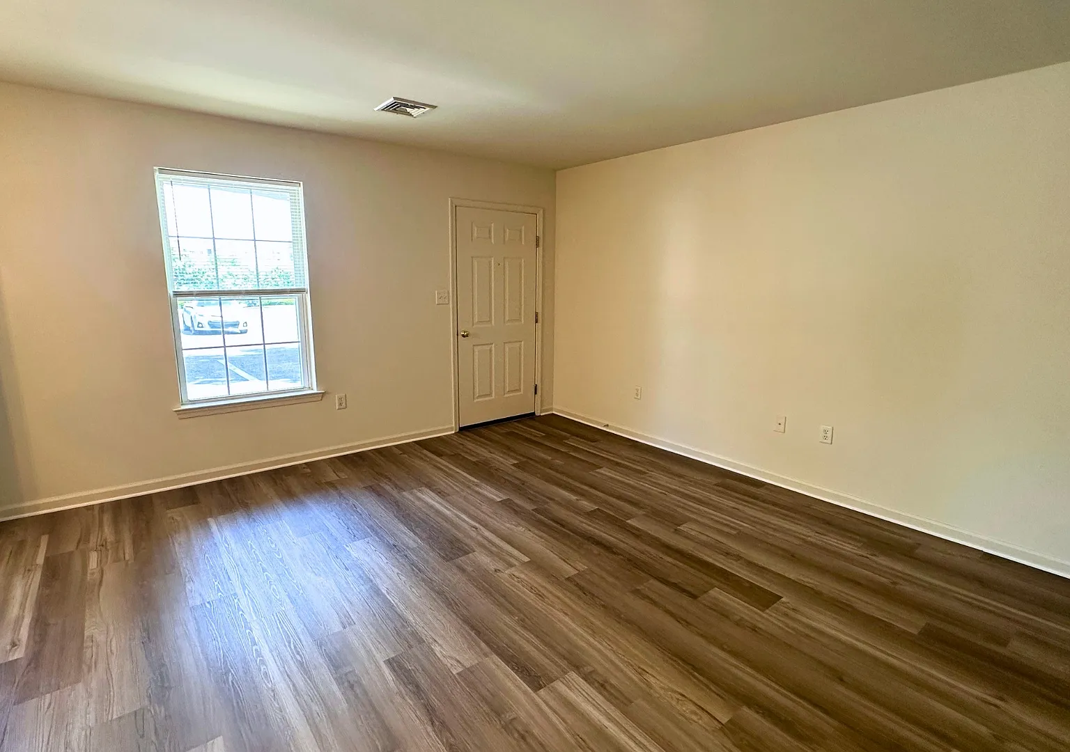 2 bed, 1.5 bath, 1040 sqft, $1,550 — Photo 4