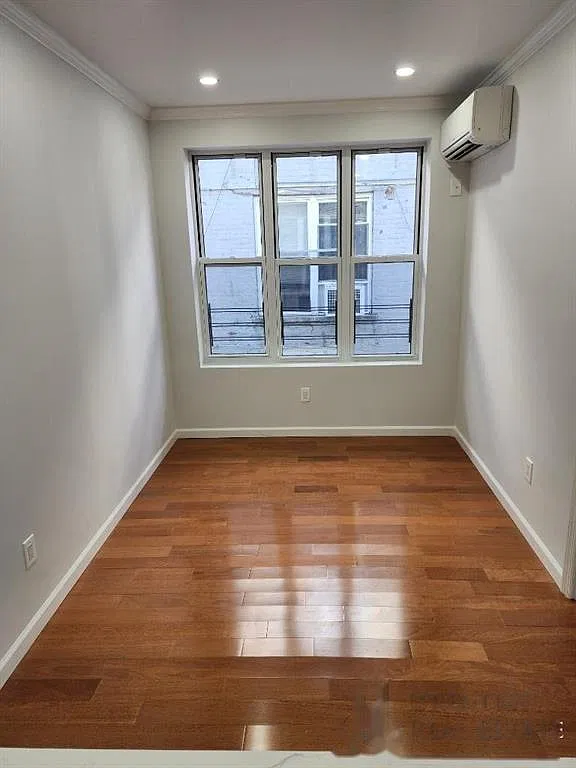 3 bed, 1.0 bath, 800 sqft, $3,400 — Photo 3