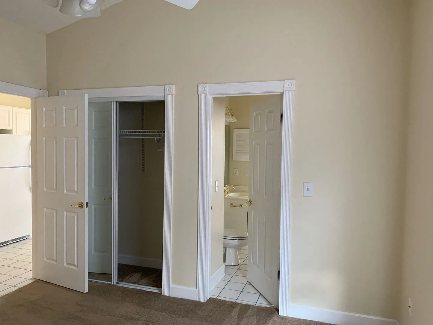 1 Bedroom 3rd Floor Condo in Myrtlewood — Photo 2