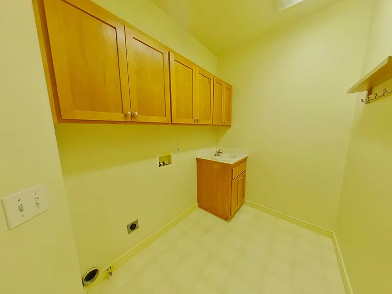 553 Covey Ln — Photo 8