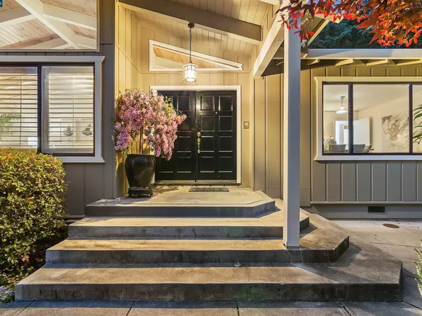 1 Valley Ct, Orinda, CA 94563