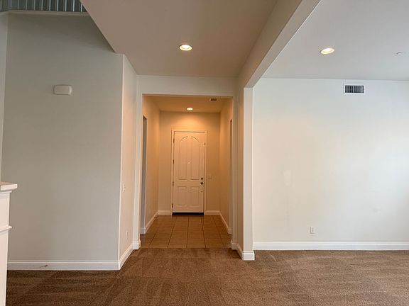 2nd image of 6012 Porto St