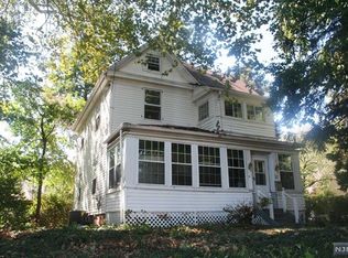 12 Degraw Ave, Teaneck, NJ 07666