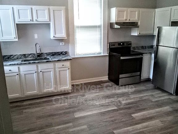 5th image of 1532 Saint Clair St