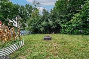 2nd image of 924 Veirs Mill Rd
