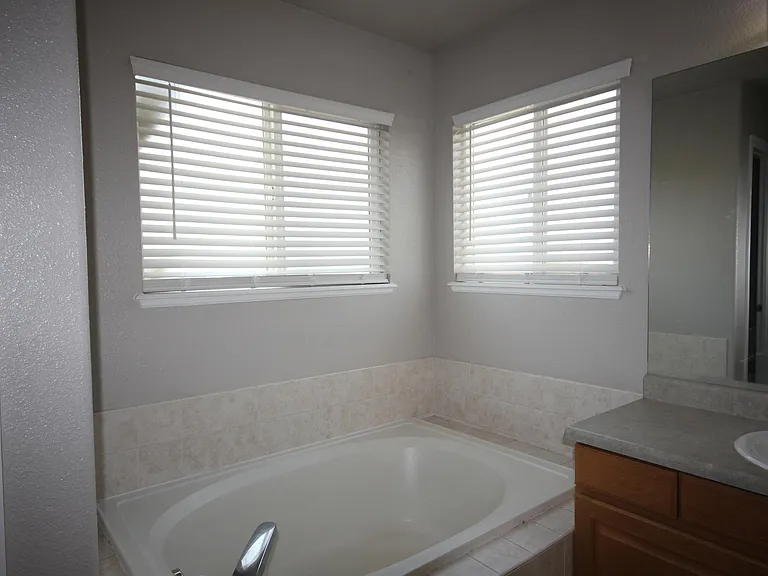 4224 Aryshire Ln — Photo 16
