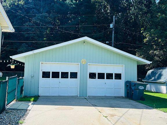 3rd image of 380 Cherry St