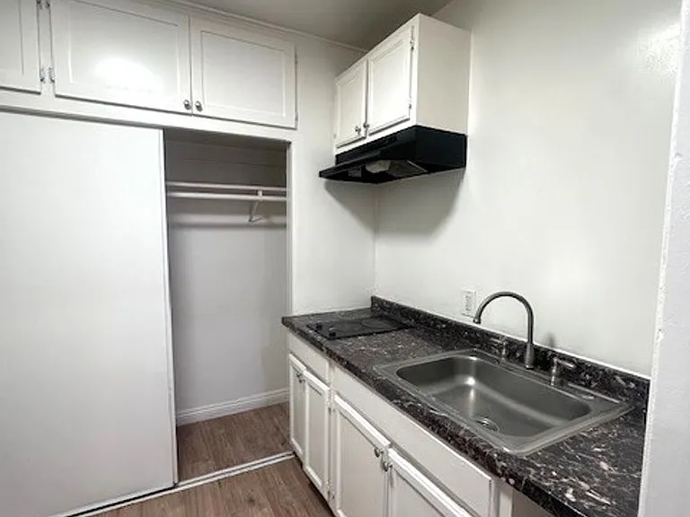 6126 Eleanor Ave — Photo 4