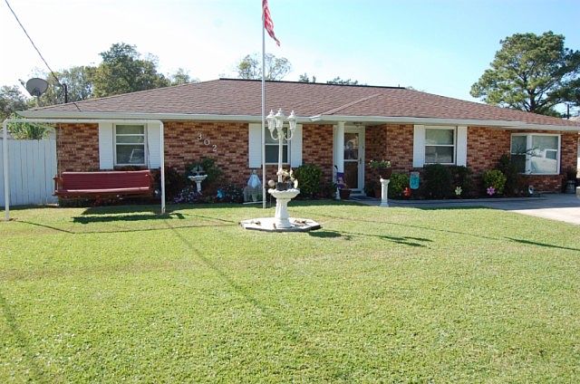 1st image of 302 Bernard Ave