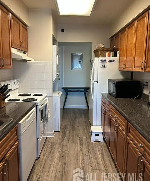 32 Allen Pl — Photo 6