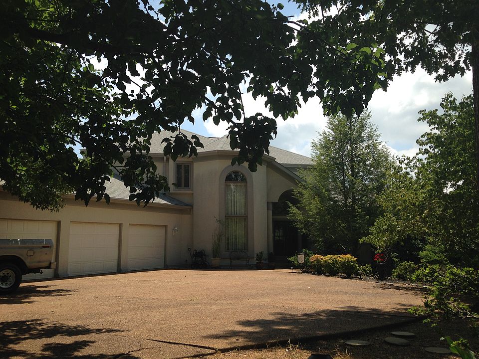 1st image of 75 Brook Hollow Pl