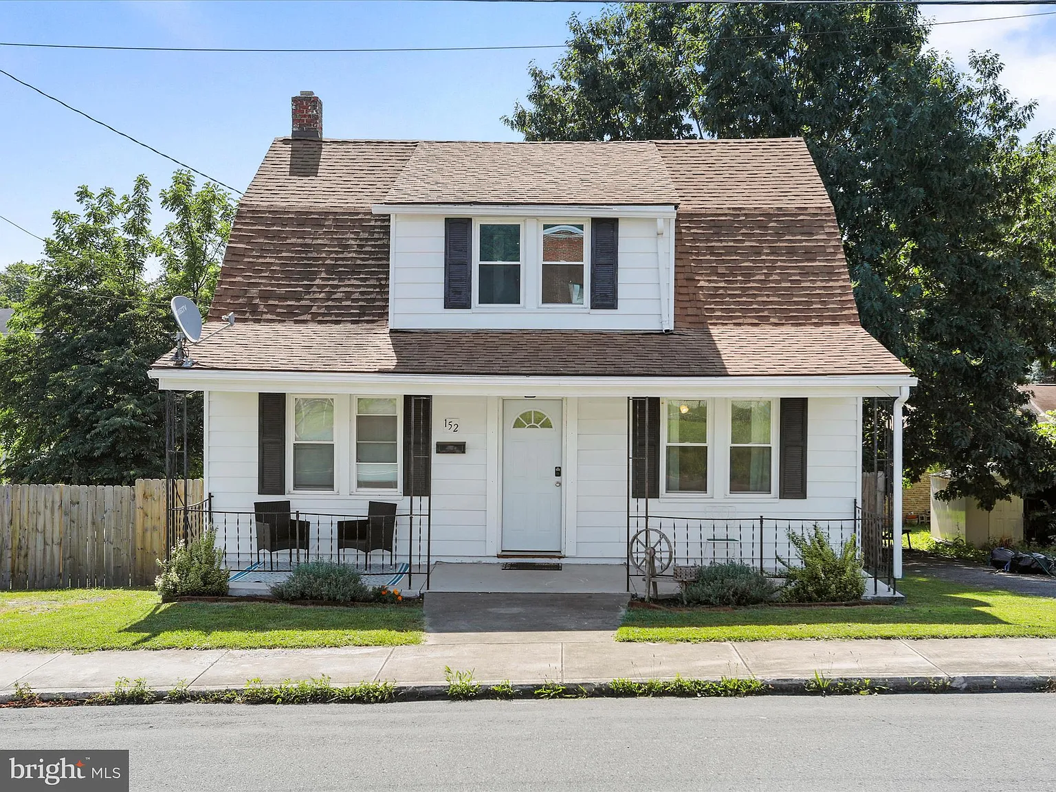 152 School St photo 1