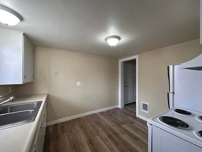 2306 J St — Photo 12
