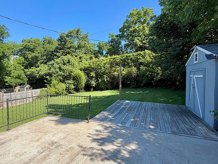 3339 Sutherland Dr — Photo 3