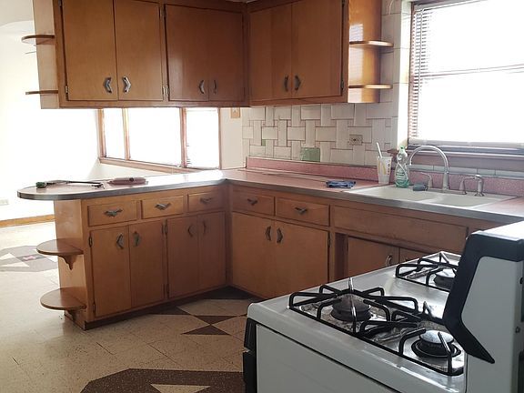 2nd image of 3852 W 62nd St #2