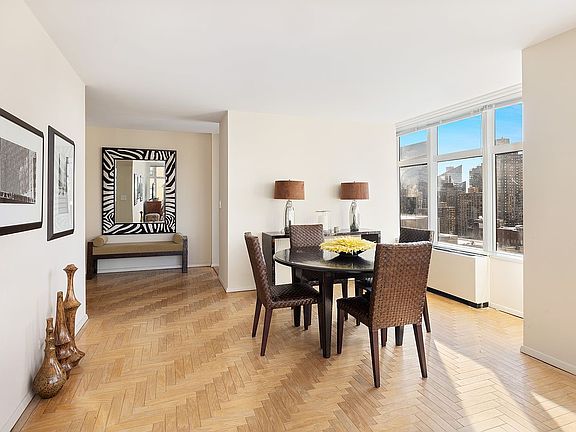 3rd image of 160 W 66th St APT 19B