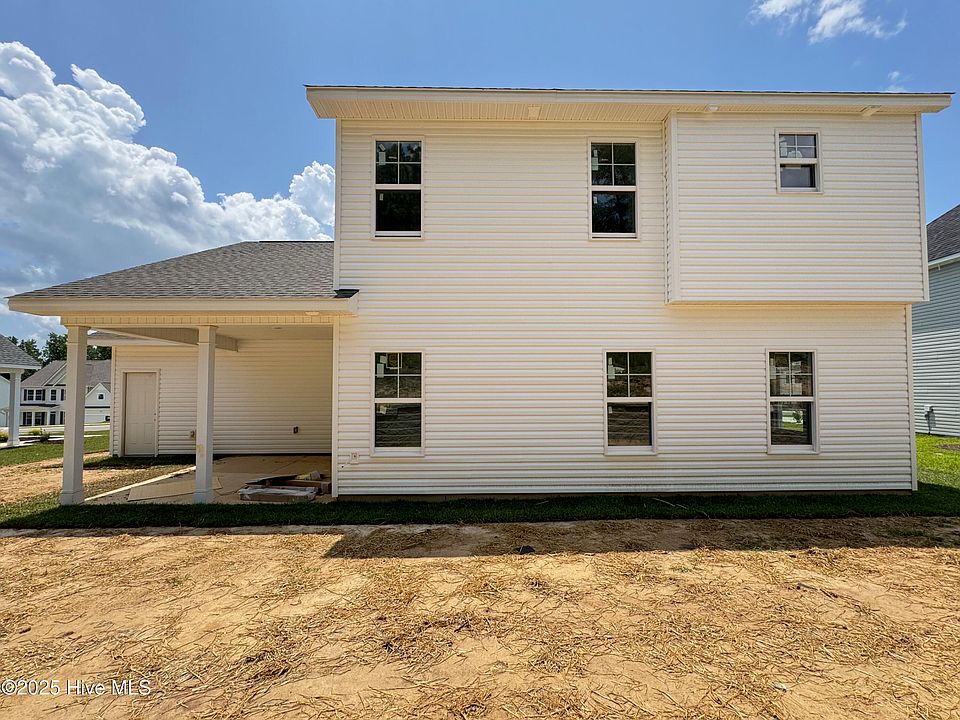2nd image of 711 Southerland Peak Road