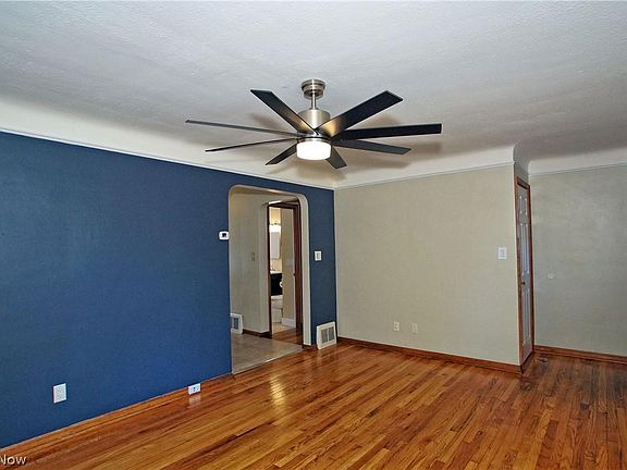 3rd image of 288 E 322nd St