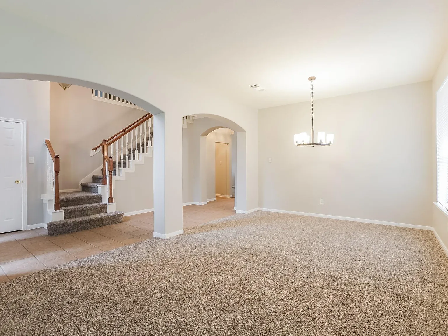 4 bed, 2.5 bath, 2575 sqft, $2,040 — Photo 4