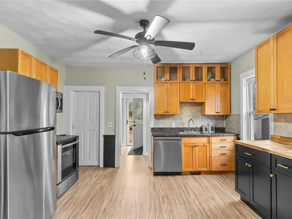 281 Hope Furnace Rd, Scituate, RI 02831