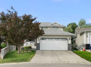 319 N Hawkland Pl NW, Calgary, AB T3G 3R4