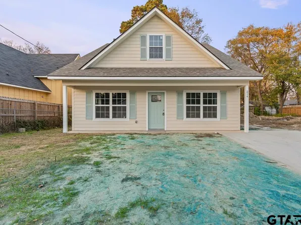 214 W Hurley Ave, Gladewater, TX 75647