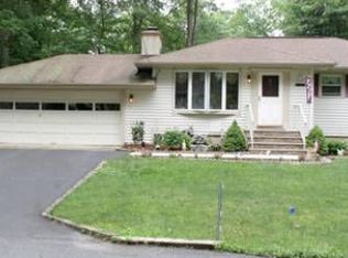 2 Madoc Trl, Oak Ridge, NJ 07438