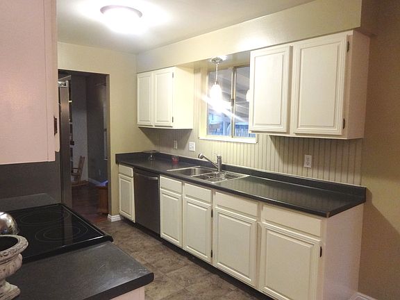 3rd image of 2824 W Berwick Pl