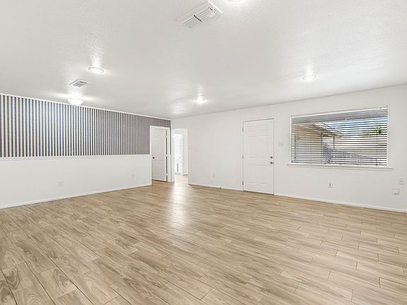 4th image of 1418 E Crescent Dr