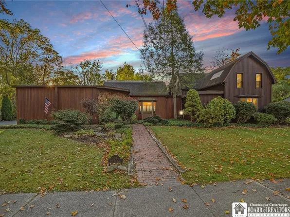 24 W 2nd St, Westfield, NY 14787