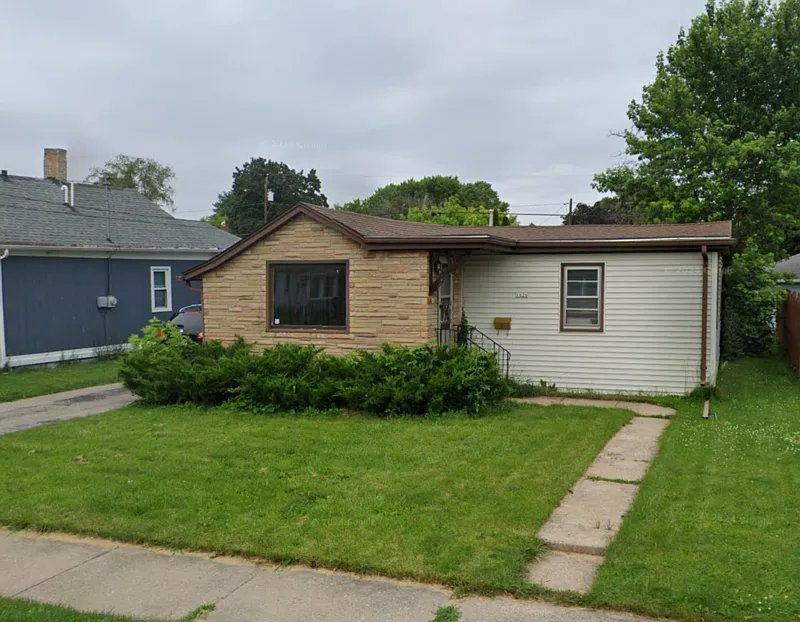 2 bed, 1.0 bath, 1241 sqft, $1,199 — Photo 1
