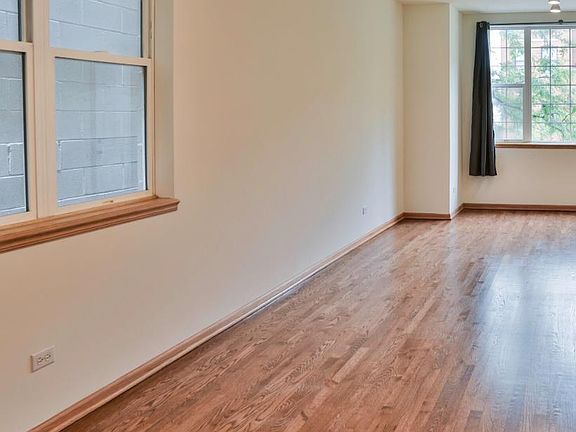 5th image of 3325 N Sheffield Ave APT 3