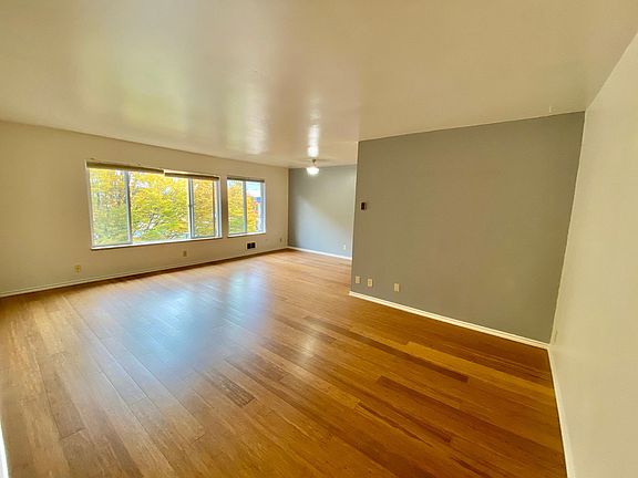 4th image of 509 19th Ave E #306