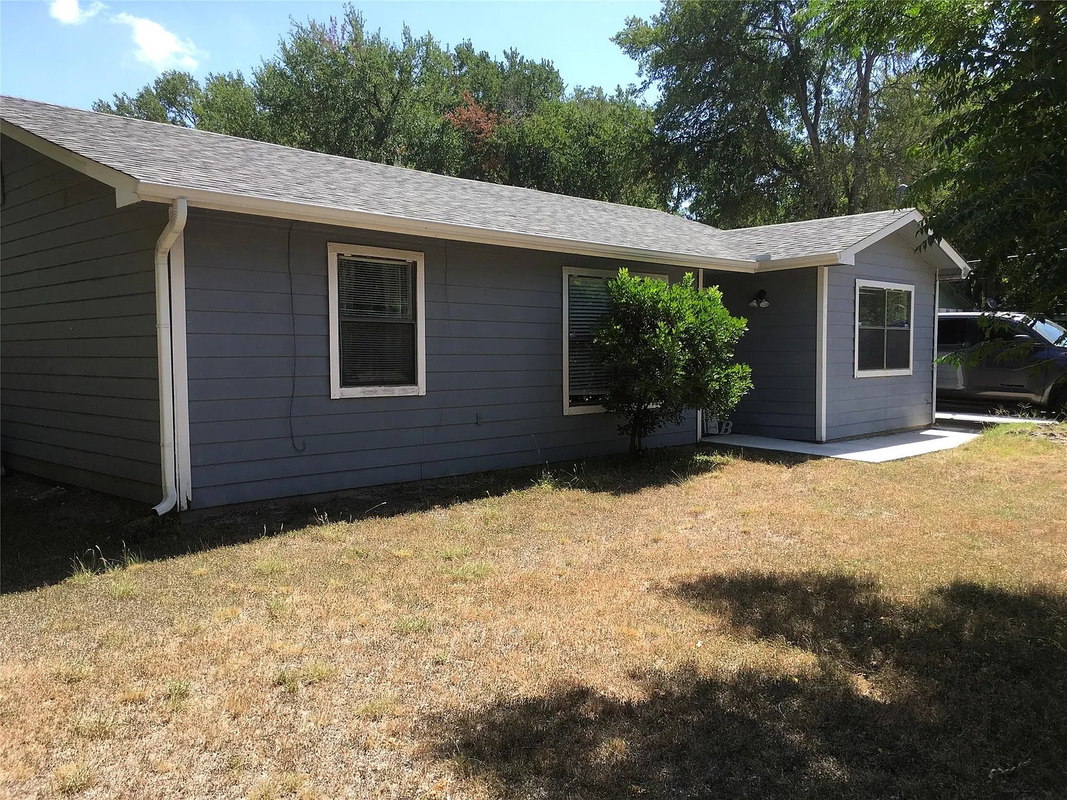 3 bed, 2.0 bath, 1274 sqft, $1,800 — Photo 2