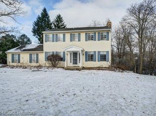 2490 N Lake Angelus Rd W, Auburn Hills, MI 48326