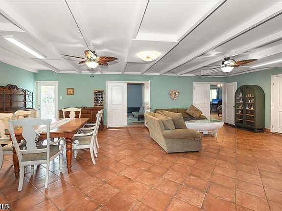 3rd image of 1721 Club House Rd