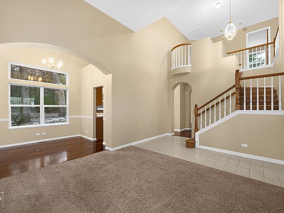 3rd image of 373 Haywood Cir