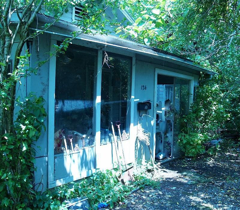 1st image of 124 Joyce St