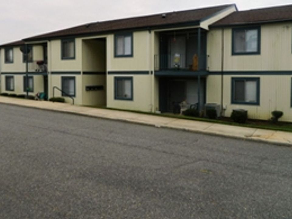 1st image of 1216 & 1220 Moseley Dr #1220-28