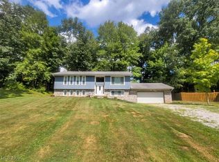 2725 Sun Dr, Akron, OH