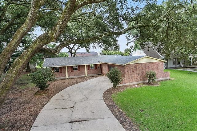 1st image of 408 Bellevue Dr