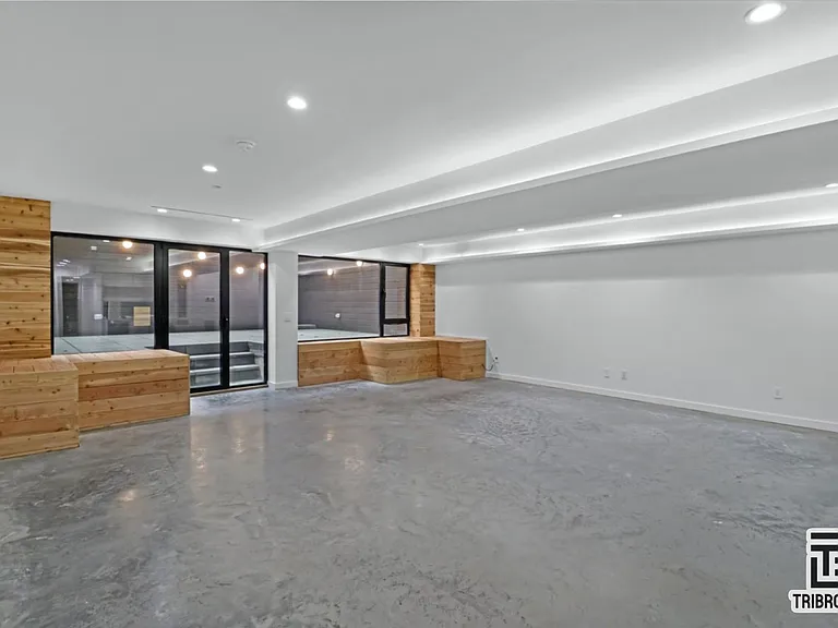 319 E 93rd St #1B — Photo 10