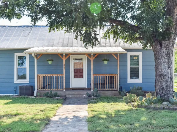 1807 Bradley St, Brady, TX 76825