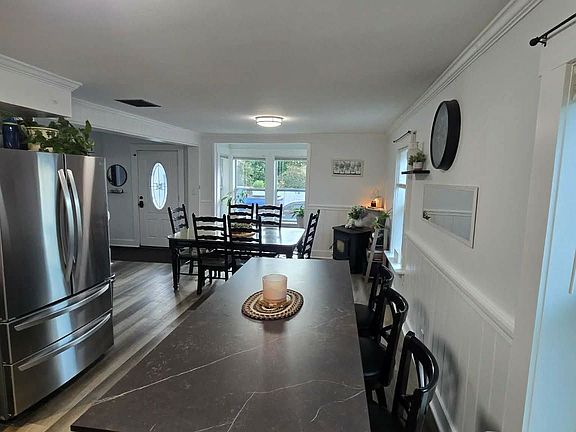 5th image of 61 Autumn St