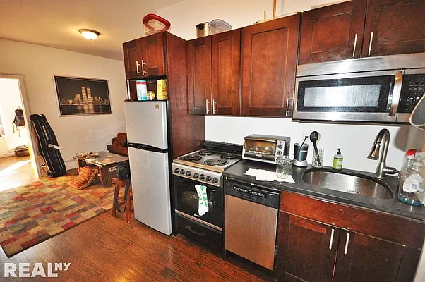 Rented by REAL New York | media 21